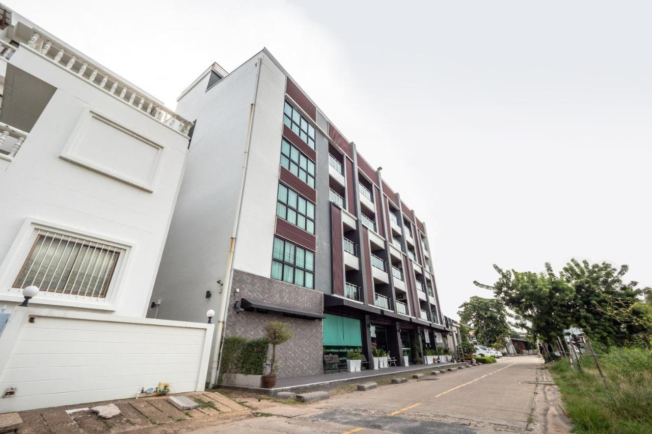 Capital O 1088 Golden Dragon Beach Resort 방라뭉 외부 사진