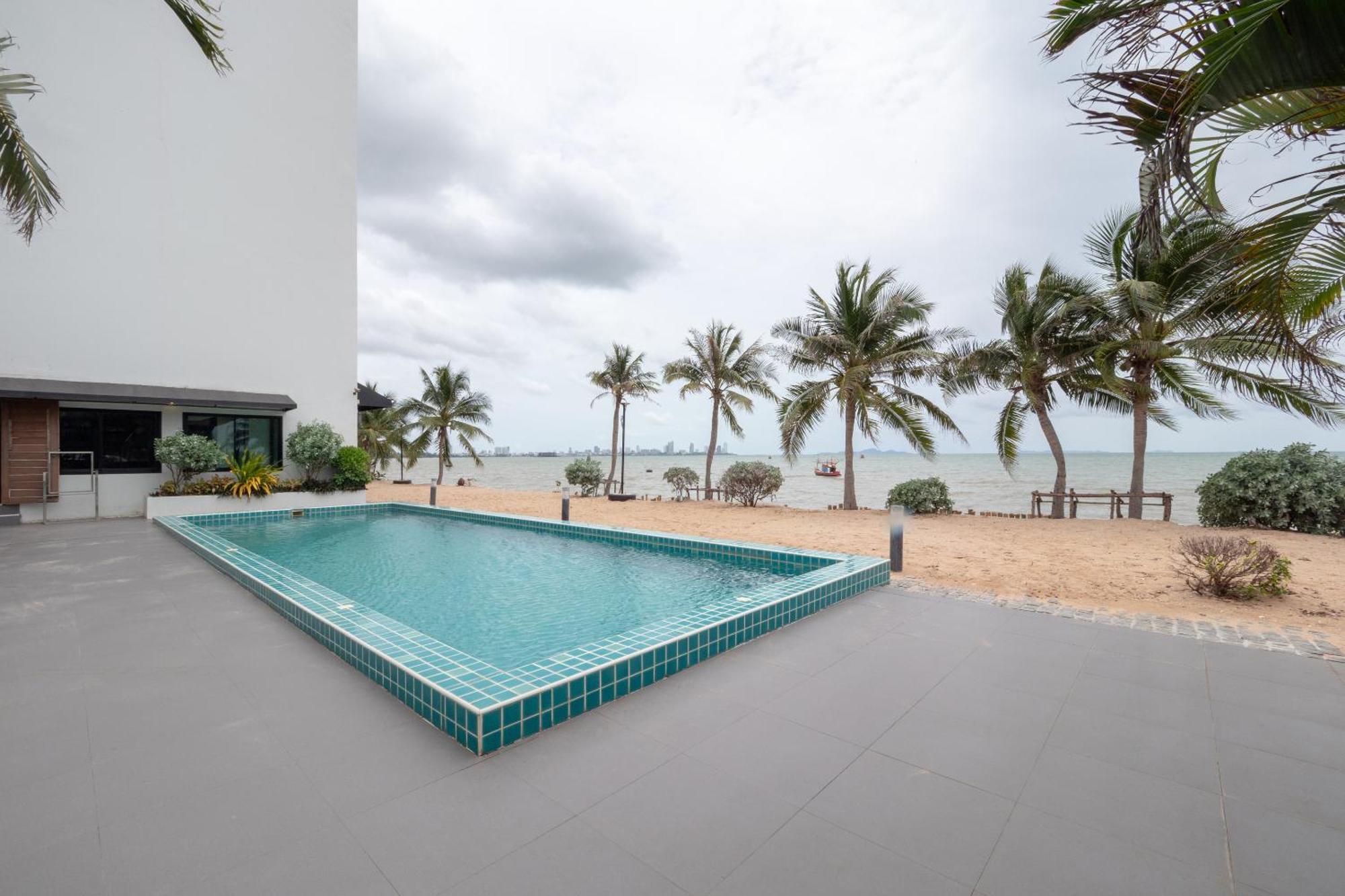 Capital O 1088 Golden Dragon Beach Resort 방라뭉 외부 사진